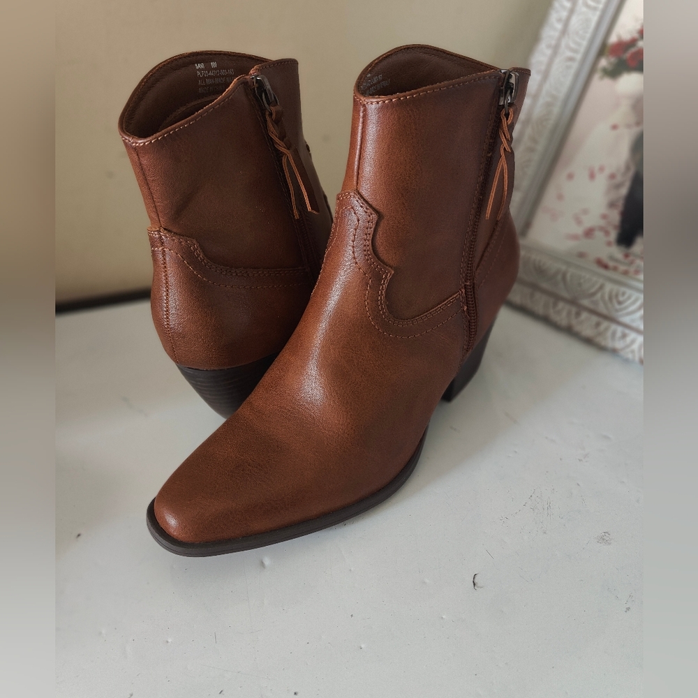 Frye and Co. Western Savi Stacked Heel Booties Cognac Brown leather cowboy style